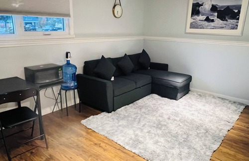 Lethbridge House | Charming 1-bedroom house with WiFi, AC in pleasant Lethbridge