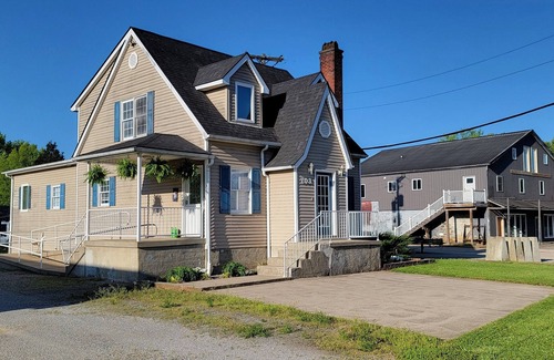 Bardstown House | Charming 1-bedroom house in enjoyable Bardstown with AC, WiFi