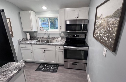 Charlotte House | Charming 1-bedroom house in beautiful Charlotte with AC, WiFi