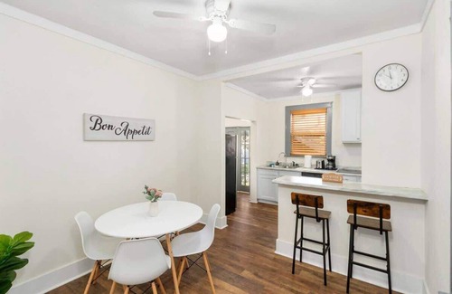 East Lake Morton House | Charming 1-Bedroom Home in Lakeland!