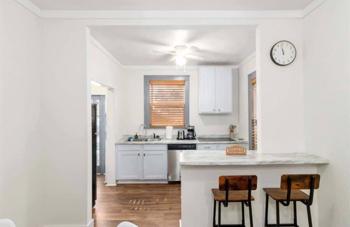 East Lake Morton House | Charming 1-Bedroom Home in Lakeland!