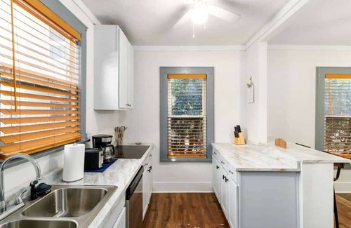 East Lake Morton House | Charming 1-Bedroom Home in Lakeland!
