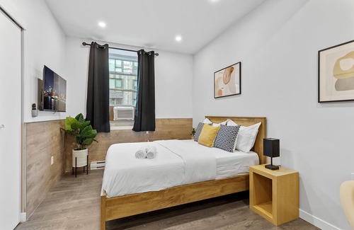Quartier des Spectacles Hotel | Charming 1 bedroom Hotel in Montreal- AAA LOCATION