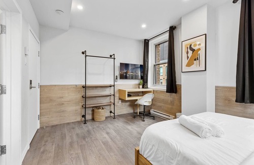 Quartier des Spectacles Hotel | Charming 1 bedroom Hotel in Montreal- AAA LOCATION