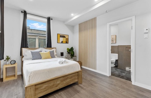 Quartier des Spectacles Hotel | Charming 1 bedroom Hotel in Montreal- AAA LOCATION