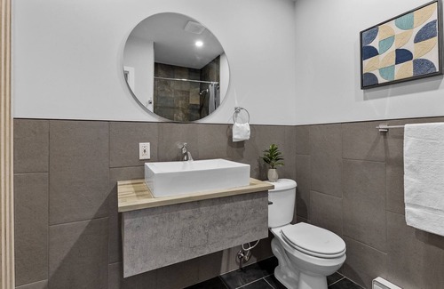 Quartier des Spectacles Hotel | Charming 1 bedroom Hotel in Montreal- AAA LOCATION
