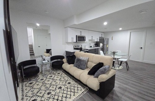 Northeast Edmonton House | Charming 1-bedroom house with WiFi and AC in enchanting Edmonton