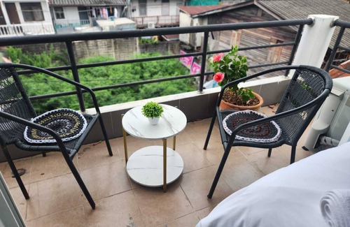 Bang Kho Laem House | Charming 1-bedroom house with fitness room and AC in awesome Bangkok