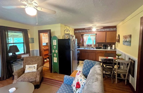 Clarkdale House | Charming 1-bedroom house with WiFi and AC in peaceful Austell