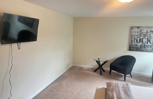 Conyers House | Charming 1-bedroom house in Conyers with AC, WiFi. refrigerator, call today