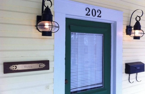 Mineola House | Charming 1-bedroom house in Historic Mineola, short walk to town