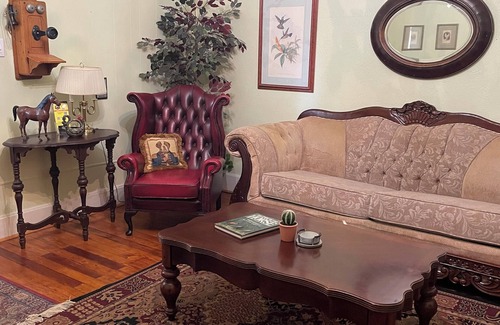 Mineola House | Charming 1-bedroom house in Historic Mineola, short walk to town