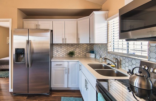 F. Q. Story House | Charming 1-bedroom house in delightful Phoenix with WiFi, AC