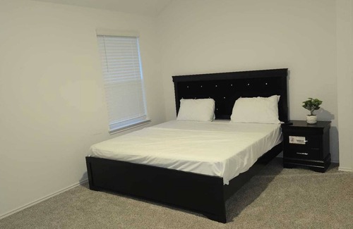 Rosenberg House | Charming 1-bedroom house with WiFi, AC in fabulous Richmond
