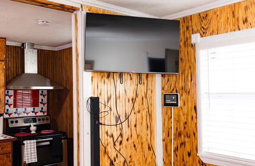Alpine House | Charming 1-bedroom house in relaxing Alpine with WiFi, AC