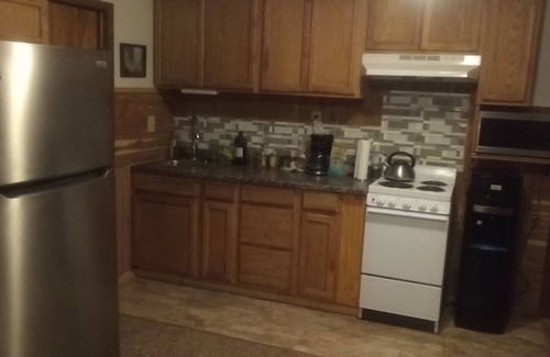 Custer House | Charming 1-bedroom house in gorgeous Custer with WiFi car rental available. Suit