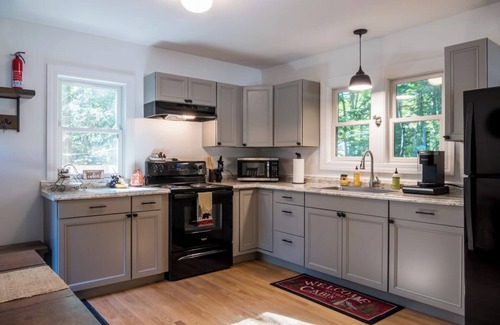 Pownal House | Charming 1-bedroom house with AC and WiFi in Pleasant Pownal
