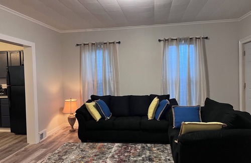Syracuse House | Charming 1-bedroom in house with WiFi, AC in welcoming Syracuse