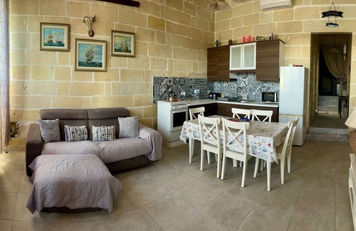 Gudja House | Charming 1-bedroom house with AC, WiFi in beautiful Birzebbugia