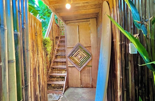 General Luna Cottage | Charming 1-Bedroom Cottage with Private Beach Access, Ocean 9, Queen Bed AC Wifi