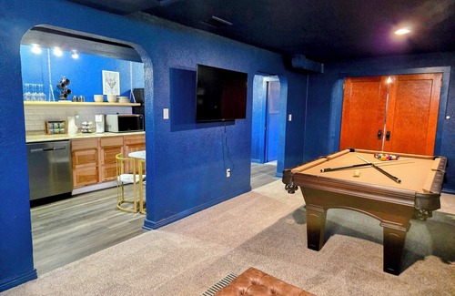Canon City Apartment | Charming 1 Bedroom Speakeasy Suite w/Pool Table & Games