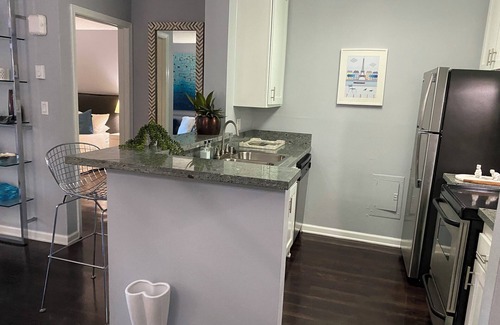 Wilshire Apartment | Charming 1-bedroom apartment in superb Los Angeles with Pool, WiFi