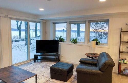 Independence Apartment | Charming 1-bedroom Lakefront Oasis on Independence