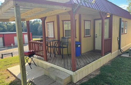 Nacogdoches Cottage | Charming 1-bedroom cottage in Nacogdoches with WiFi, AC, and privacy