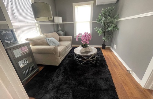 Midtown Apartment | Charming 1-bedroom apartment in fabulous San Antonio with AC