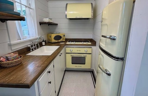 Claiborne Cottage | Charming 1-bedroom cottage with WiFi, AC in fabulous West Monroe