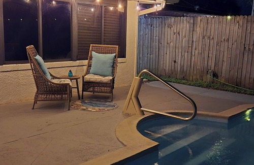 Inwood House | Charming 1-bedroom guesthouse with pool view WiFi and AC in Winter Haven