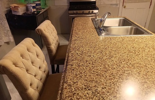 Quincy House | Charming 1-bedroom with shared house amenities in lovely Quincy with WiFi, AC