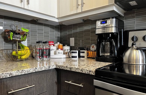 Landmark Apartment | Charming 1-BR Apt/12 min to DCA, Old-Town, Capitol Hill/Long-Term Ready