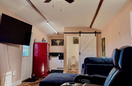 Shawnee House | Charming 1 room cottage with overnight horse boarding, country views, and WiFi