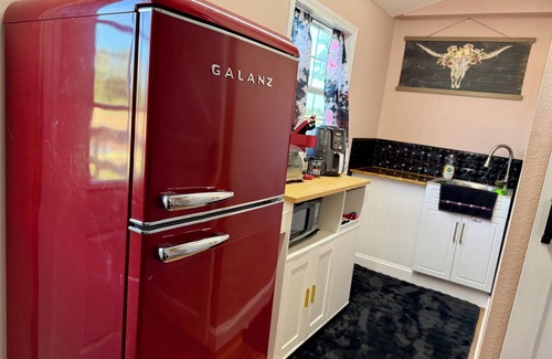 Shawnee House | Charming 1 room cottage with overnight horse boarding, country views, and WiFi