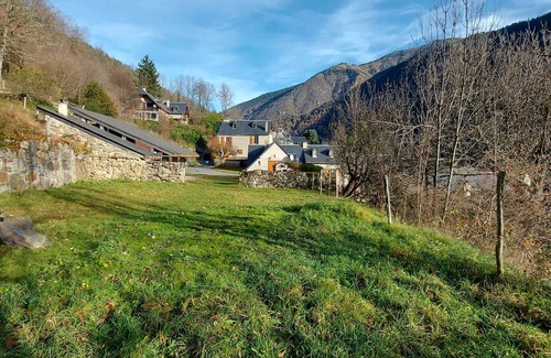 Avajan House | Charming 10-Person House with Wifi, Garden, and Terrace - 5 Min from Loudenvielle