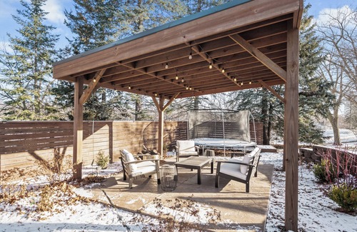 Crystal House | Charming 100-Year-Old Farmhouse Retreat in the Heart of the City