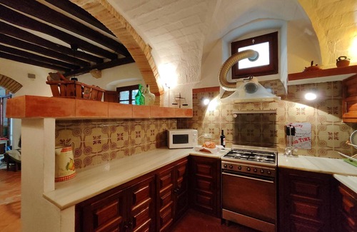 Castello d'Empuries House | Charming 17th Century Restored Stone House, 4 Bedrooms, WiFi, Near Natural Parks & Beaches