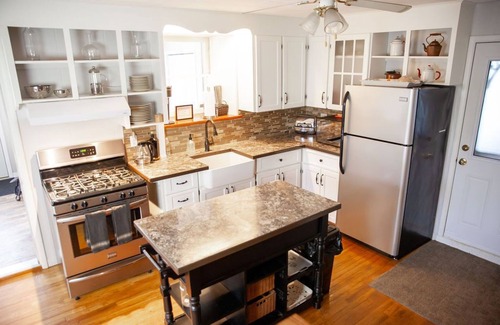 Prince Edward House | Charming 1866 schoolhouse in the heart of the County - free Sandbanks Pass