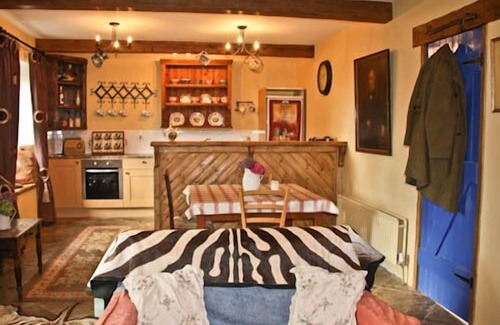 Dromaan Cottage | Charming 18th century gamekeeper's cottage at Williamstadt House