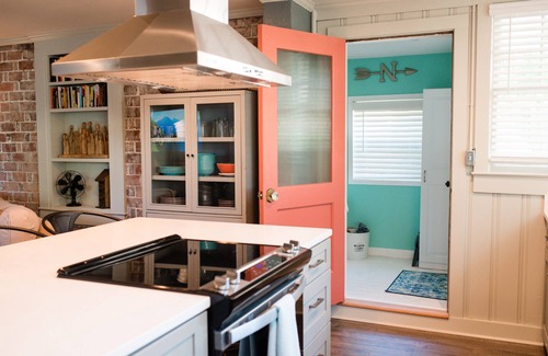 Sanford House | Charming 1920's House - pet friendly, 45 minutes from beach & attractions!