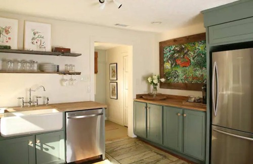 Dahlonega Cottage | Charming 1935 Cottage: "The Little House"