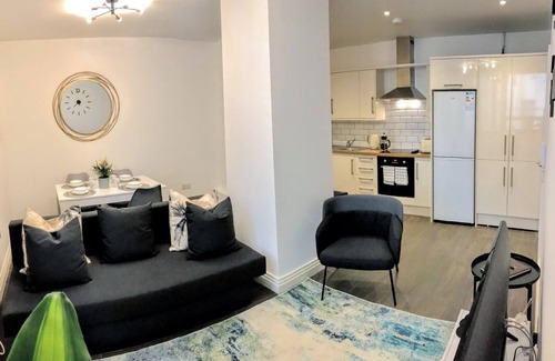 Watford Town Centre Apartment | Charming 1Bedroom/1Bathroom Flat with FREE WIFI and Parking