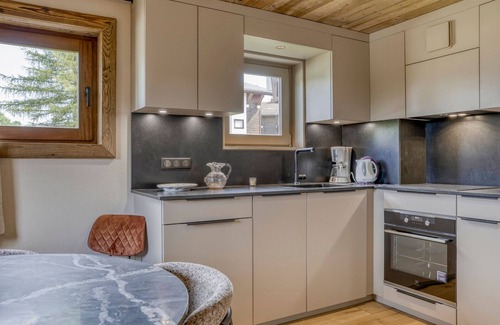 Le Planellet Apartment | *Charming 1BR Apt Near Ski Slopes & Golf - Sleeps 4, Pet-Friendly, Ski Locker, Garage*