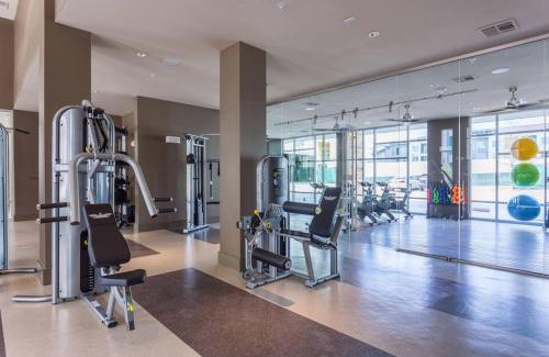 Chestnut Apartment | Charming 1BR Oasis KingBed FreeParking Wi-Fi