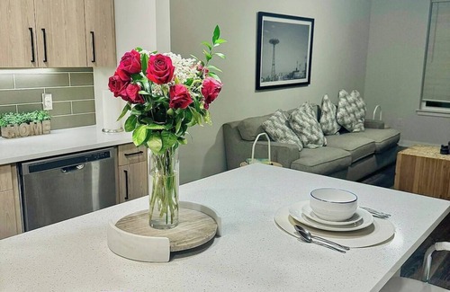 Reynoldstown Apartment | Charming - 1BR - Pool - BBQ Grill - Outdoor Dining Area