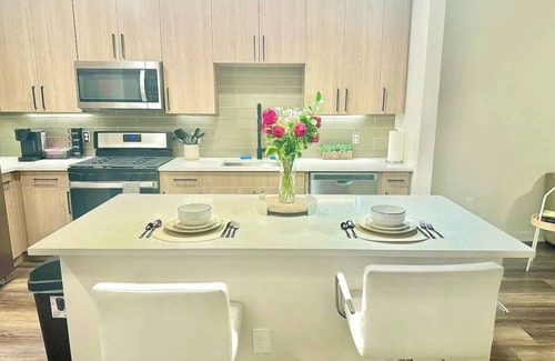 Reynoldstown Apartment | Charming - 1BR - Pool - BBQ Grill - Outdoor Dining Area