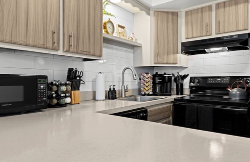 Royal Oak Apartment | Charming 1BR Upper-Flat Unit in Royal Oak