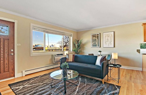 Arlington Heights Apartment | Charming 1BR Apartment with Full Amenities & Wi-Fi