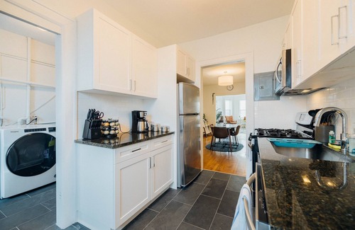 Detroit Apartment | Charming 2/1 Mid-Century Apt